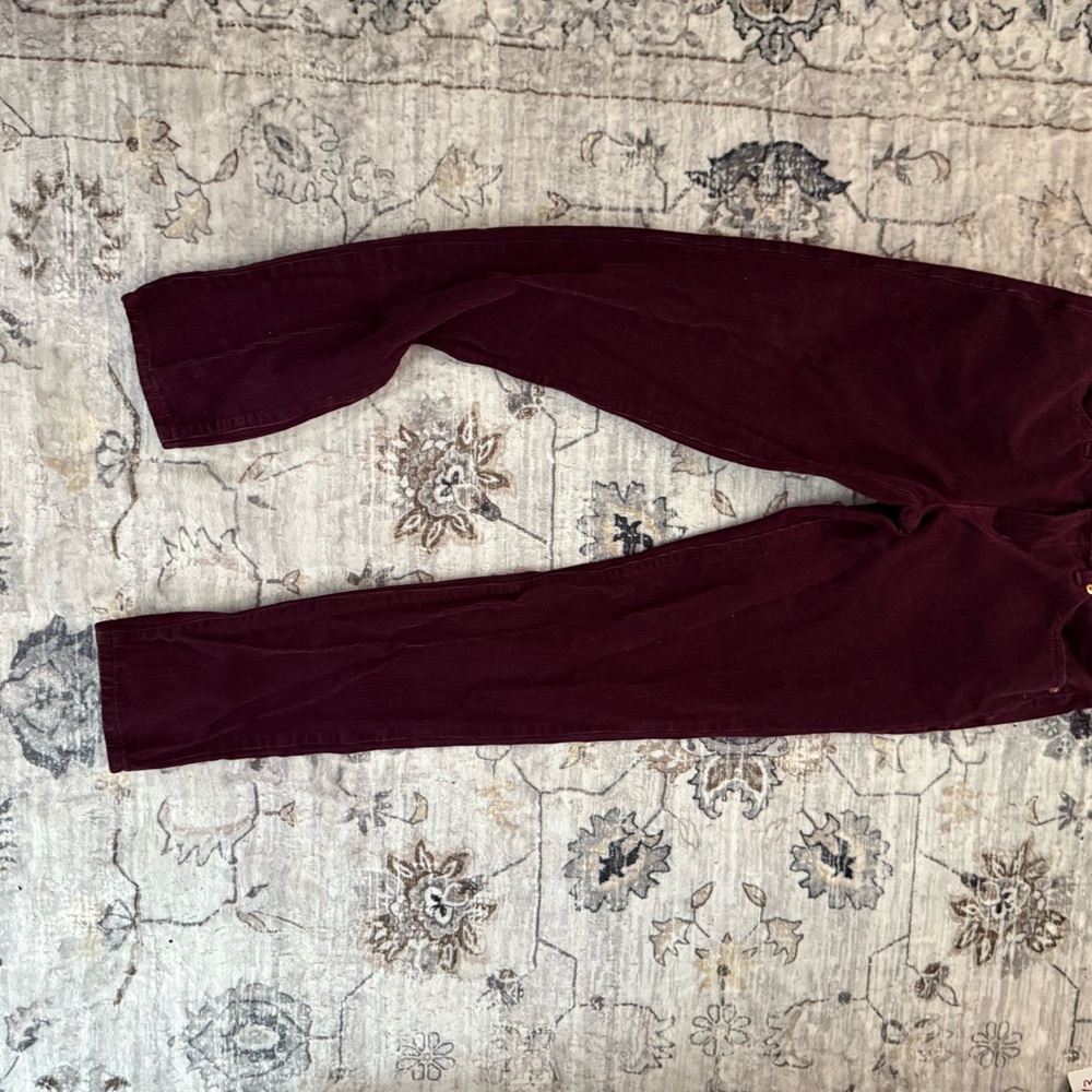 NWOT Levi’s Velvet Burgundy Corduroy Pants w27 l32